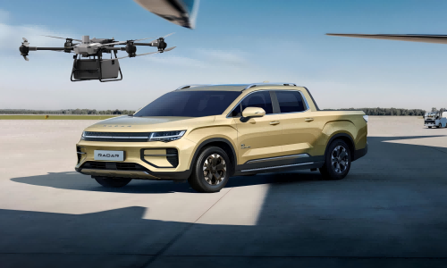 Cleaning drones can now be combined with trams?  -MYUAV Dual Tethered Aerial Cleaning Drone and Geely Pickup Trams